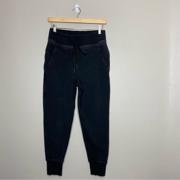 Lululemon High Rise 26” inseam black athletic joggers size 4 - Picture 1 of 7